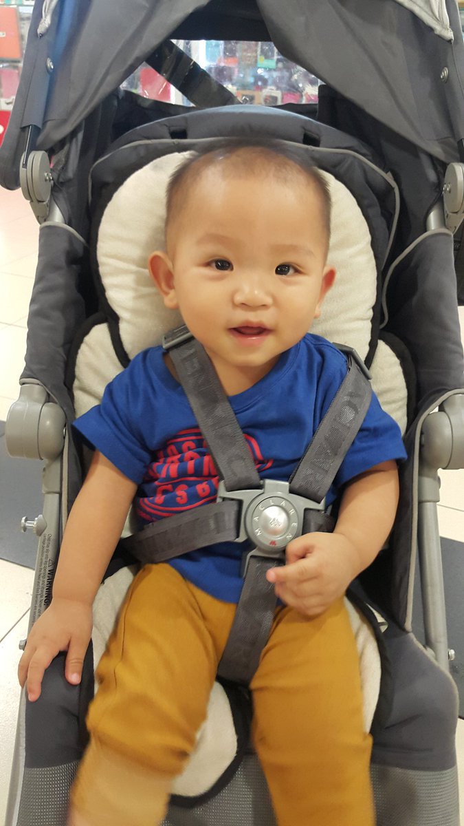 blue4id's tweet photo. After cutting my son 😘😘😍😍 https://t.co/edHzFaLXcV
