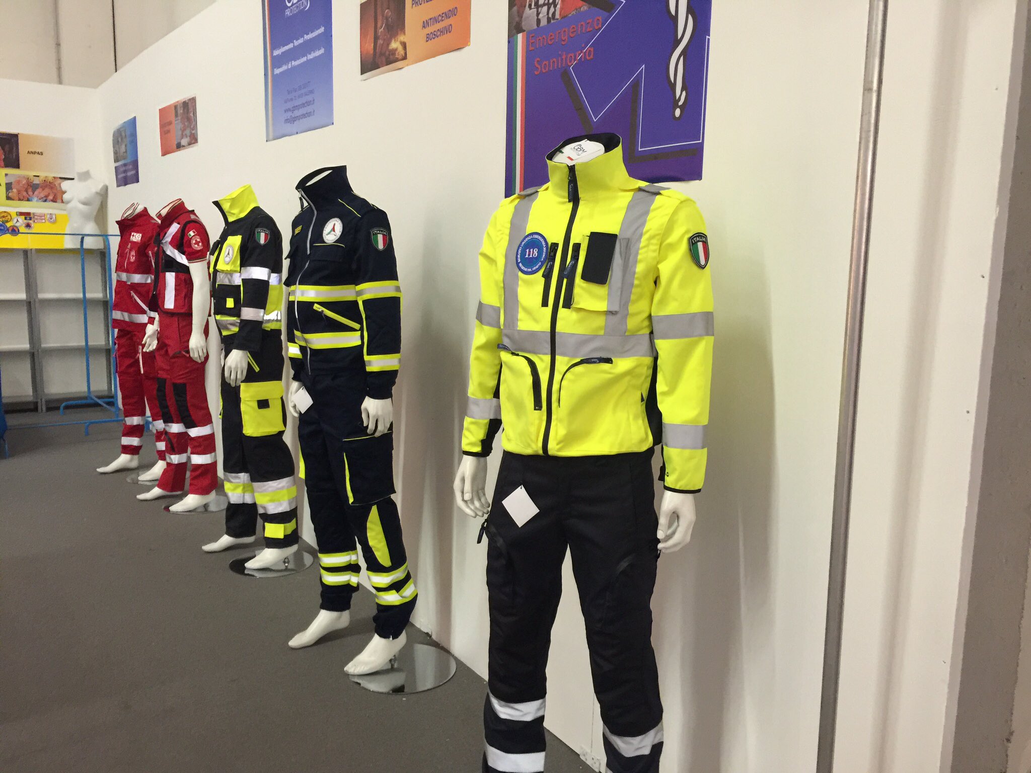 Abbigliamento soccorso clearance
