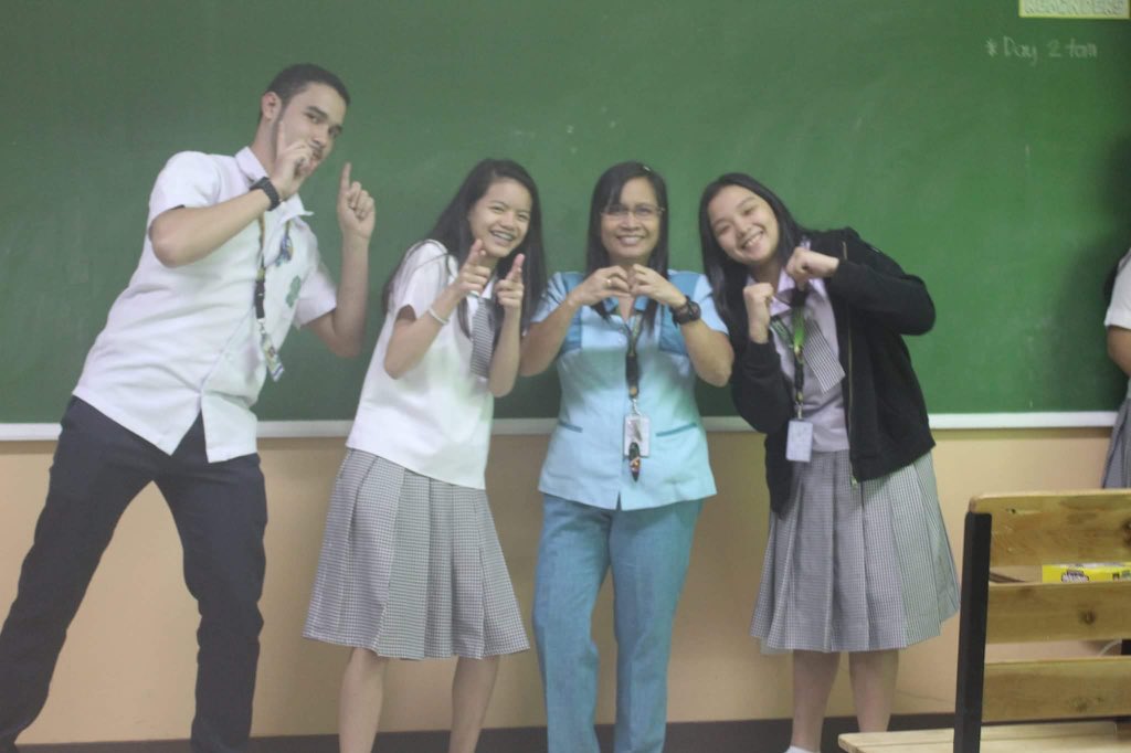 alliaahkylee's tweet photo. with the best filipino teacher 💛 https://t.co/6ADtJs9riv