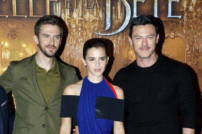 EMMAWATSON_BTH's tweet photo. #EmmaWatson & #DanStevens & #LukeEvan ถ่ายโฟโต้คอลในกรุงปารีส เมื่อวันที่ 20 ที่ผ่านมาค่ะ 🥀 https://t.co/bts1tzLu8n