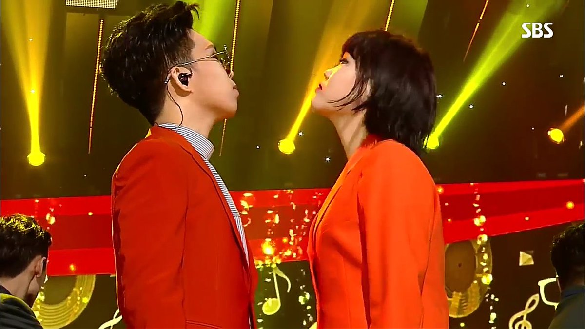 everydaykpop1's tweet photo. 170226 สองพี่น้องอักดงมิวสิเซียน ในรายการ Inkigayo วันนี้🎤
👉https://t.co/pShHRRY5w4
#AKMU #악동뮤지션 #PlayUgly👫 https://t.co/H30CLMdAsO
