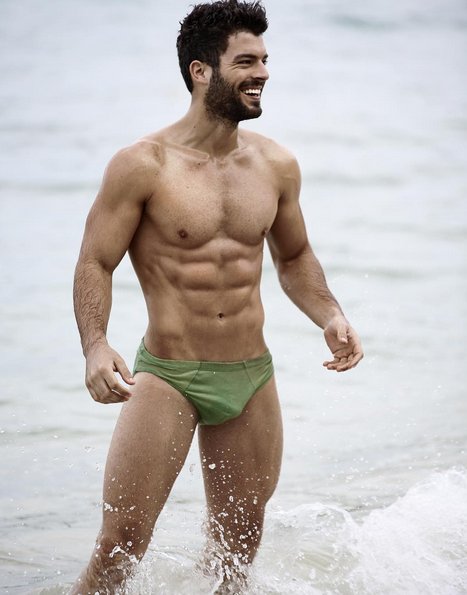 TelemundoSeries's tweet photo. Y bueno, @AdrianDiMonte siempre subiendo la temperatura para el fin de semana 😱😱😱 https://t.co/60XhtZrKc1
