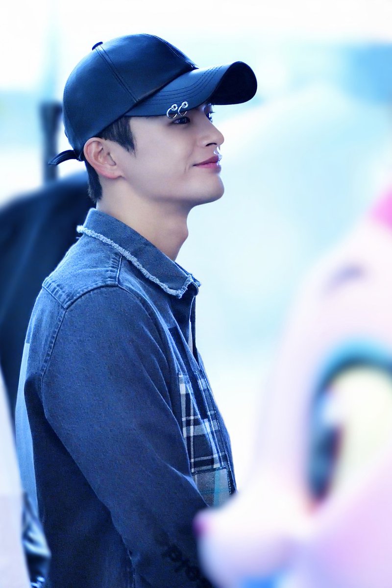 당당하게...자연스럽게....만족하게....건강하게 ......자신하게......아름답게....따뜻하게....사랑스럽게....보여줘서 넘 넘 고맙다....♥♥ 미소가 정말 힐링이에용~