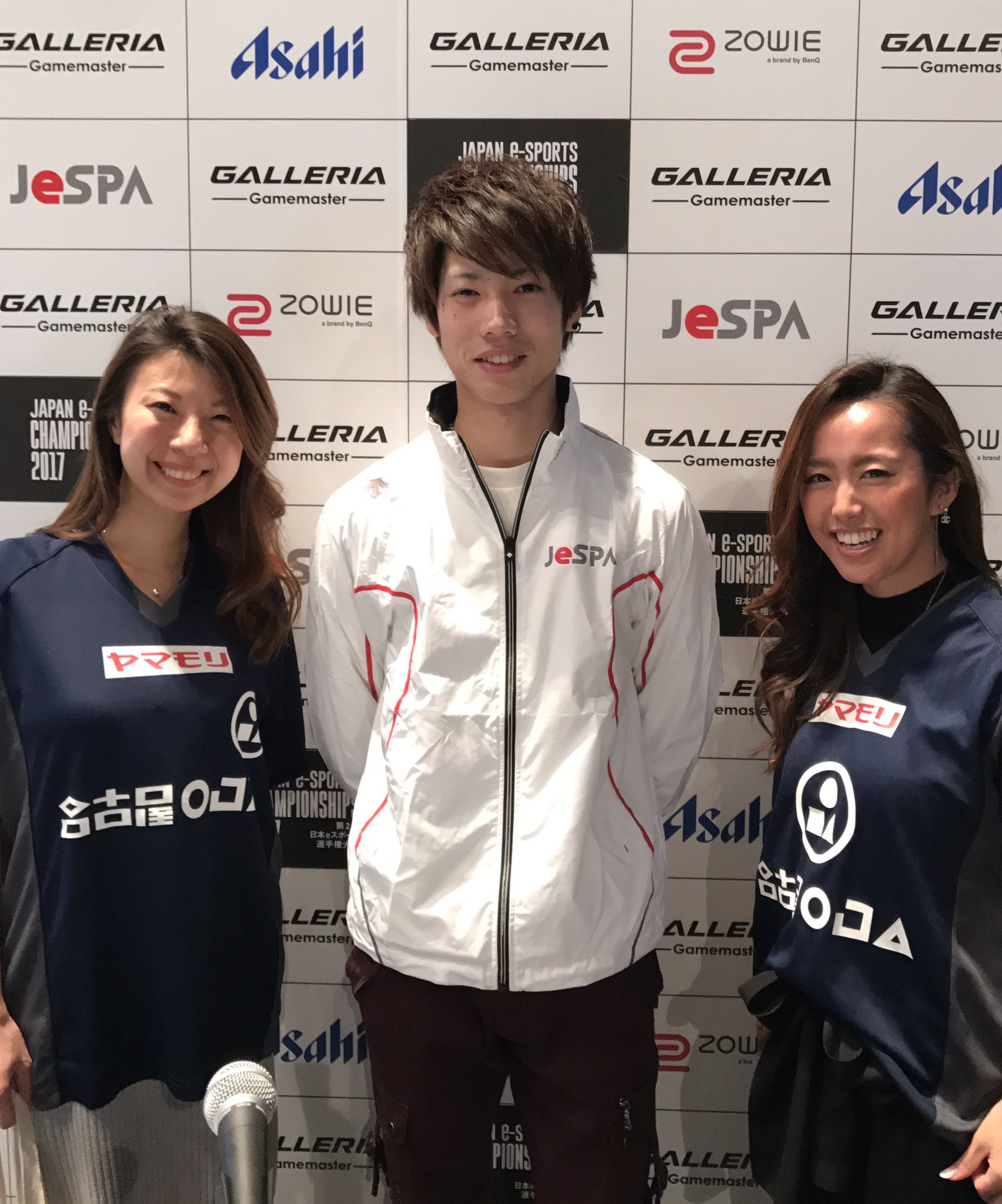 توییتر 名古屋oja 公式 در توییتر スポーツには 美人マネージャーが必要だ 第二回日本eスポーツ選手権 名古屋ojaは 選手は予選を勝ちあがれず決勝大会には出場できませんでした なので 美人マネージャー 二人が 大会をリポート Fifaの人気イケメン解説者