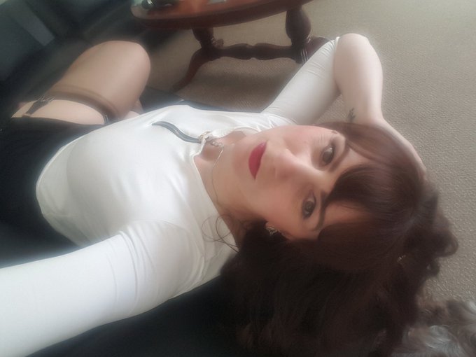 Just a lazy kinda day! Anyone UP for anything??? 😉 lol xxx https://t.co/uy2FCwRFdP