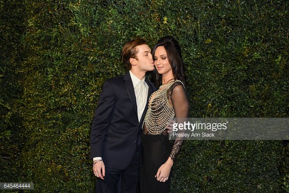 Cameron Monaghan and Ruby Modine kissing