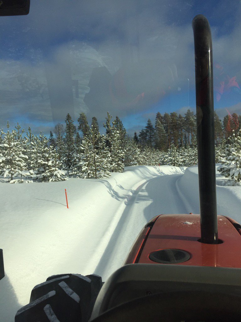 Tervetuloa lomalle Kainuuseen.Lunta on, kohta pitää jatkaa aurauskeppejä.