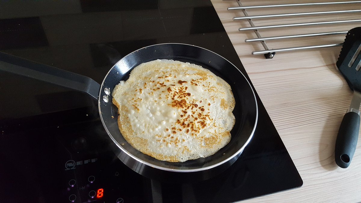 DominicNeagle's tweet photo. A bit of practice on the new hob for #Pancakeaday @m_in_m @herrfriday @lipglossgirl86 https://t.co/w8u7DNrAOz