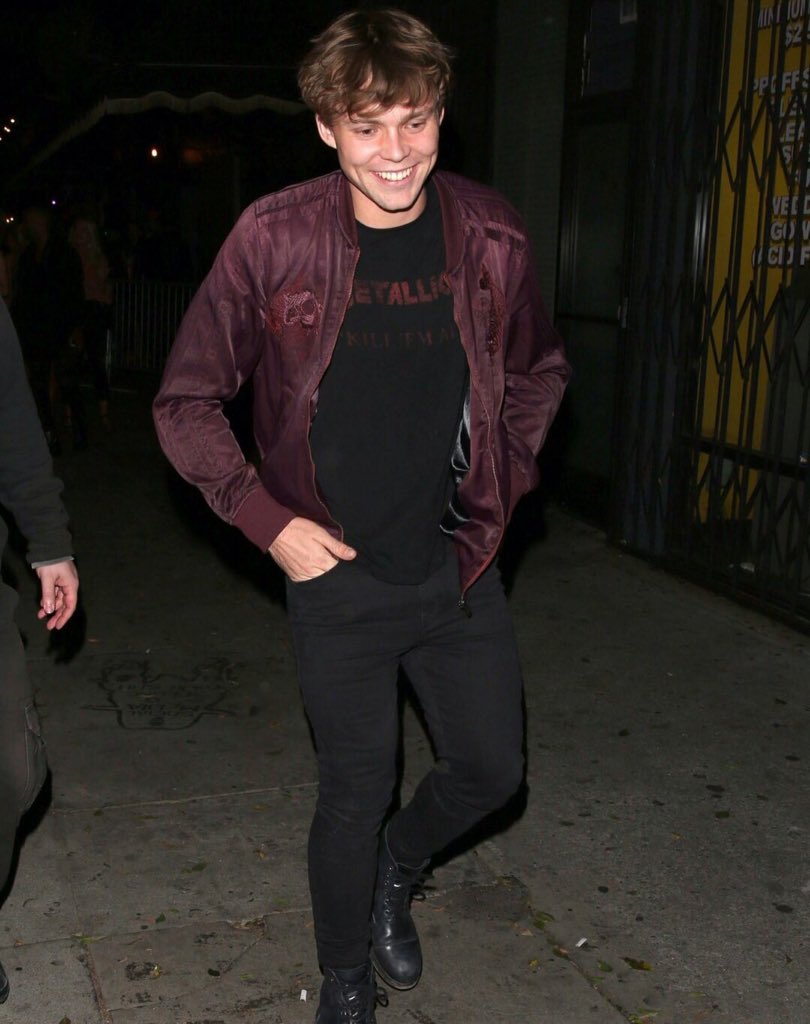 ashtonslibrary's tweet image. 