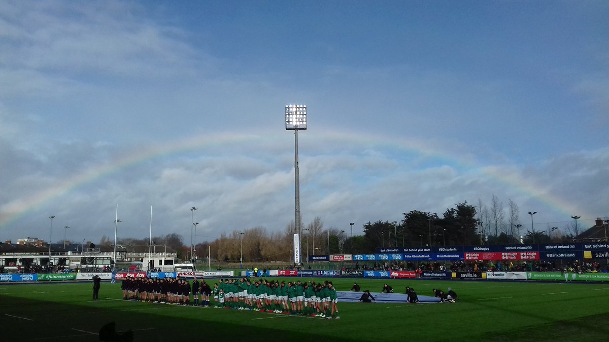 FranceinIreland's tweet photo. May the best Tricolour win! Allez les bleuEs!! #6nations2017 #FrvsIrl #FrIrl https://t.co/tLNN8y5b7Z