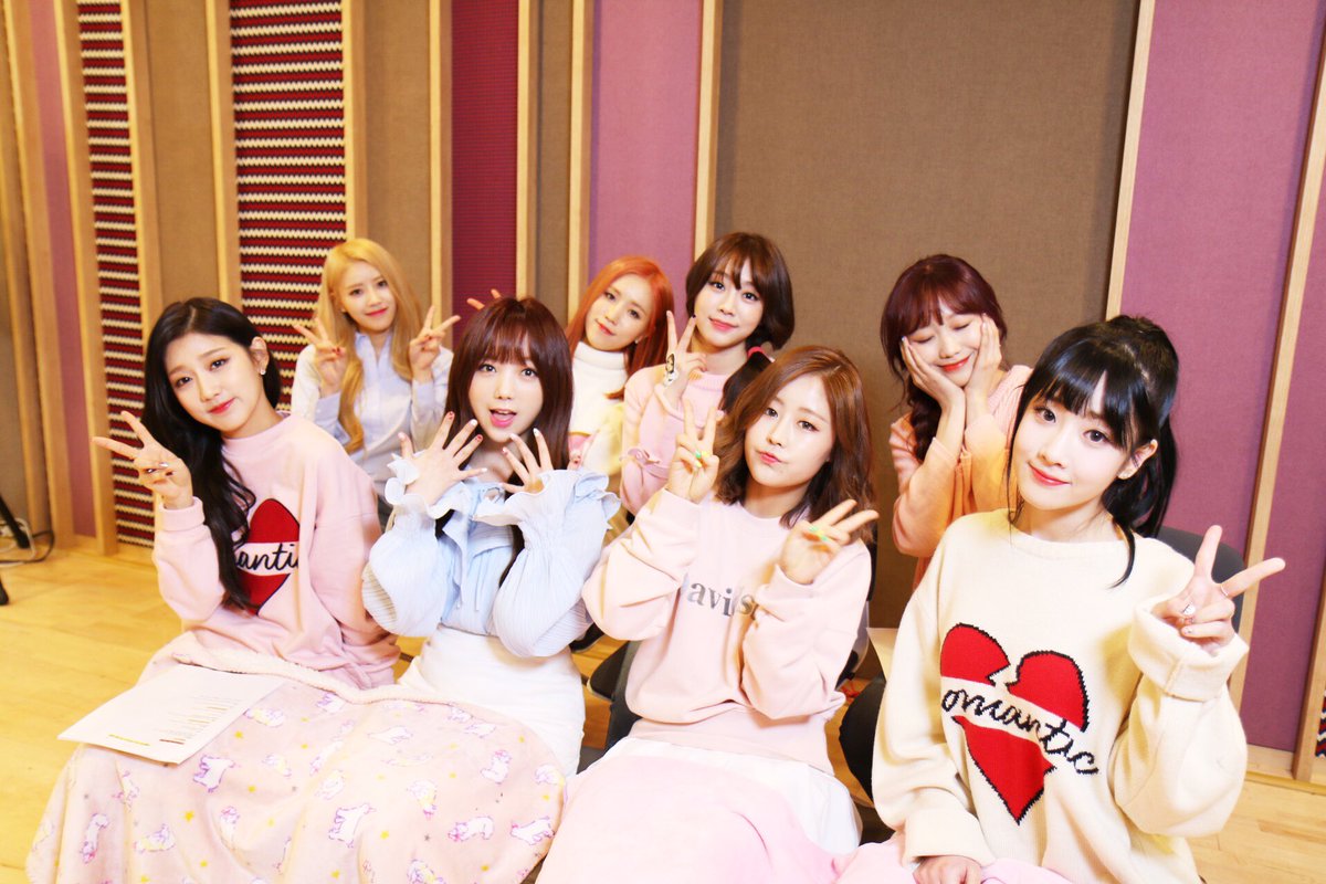 [#Lovelyz] 우리 #러블리너스 분들! V앱 <COMEBACK COUNTDOWN SHOW> 많이 시청해주셔서 감사합니다!🙇🏻 잠시 후, 공개되는 #WoW 많이 들어주세요!🙏🏻💕
#WoW는_WoW해 😍