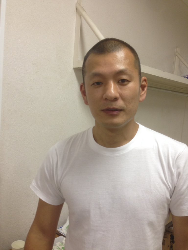 ドランクドラゴン鈴木拓 本人 On Twitter U字工事の2人と営業で一緒になった 益子君をくすぐると変なリアクションするので皆んなでくすぐった 益子君は楽しそうだった しかし相方の福田君がくすぐった その瞬間 オメーがくすぐるな 10年早いわ と言って鬼
