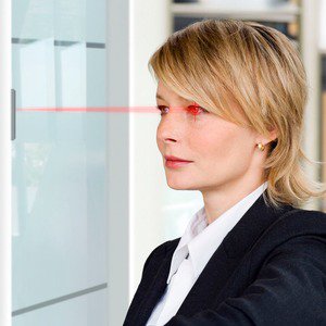 Infrarot-LED vereinfacht das Auslesen des Iris-Musters elektronikpraxis.vogel.de/opto/articles/…