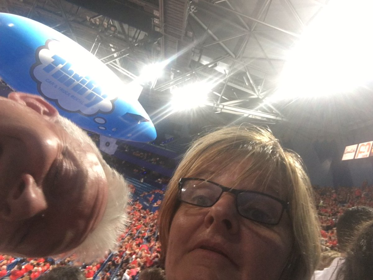 marklimerick's tweet photo. #thriftyairselfie #embarassingparents https://t.co/3x2D0XAM0W