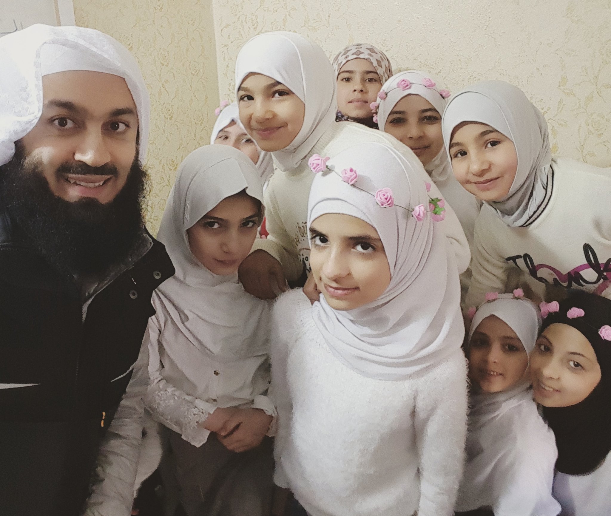 Mufti Menk On Twitter: &quot;Not Everyone Can Smile Through Hardship! Syrian  Children At Schools In Turkey Run By @Ihhinsaniyardim.  Https://T.co/Fbfsxr0Dhd @Jamiatsa Https://T.co/Vqrxi6Axtv&quot; / Twitter