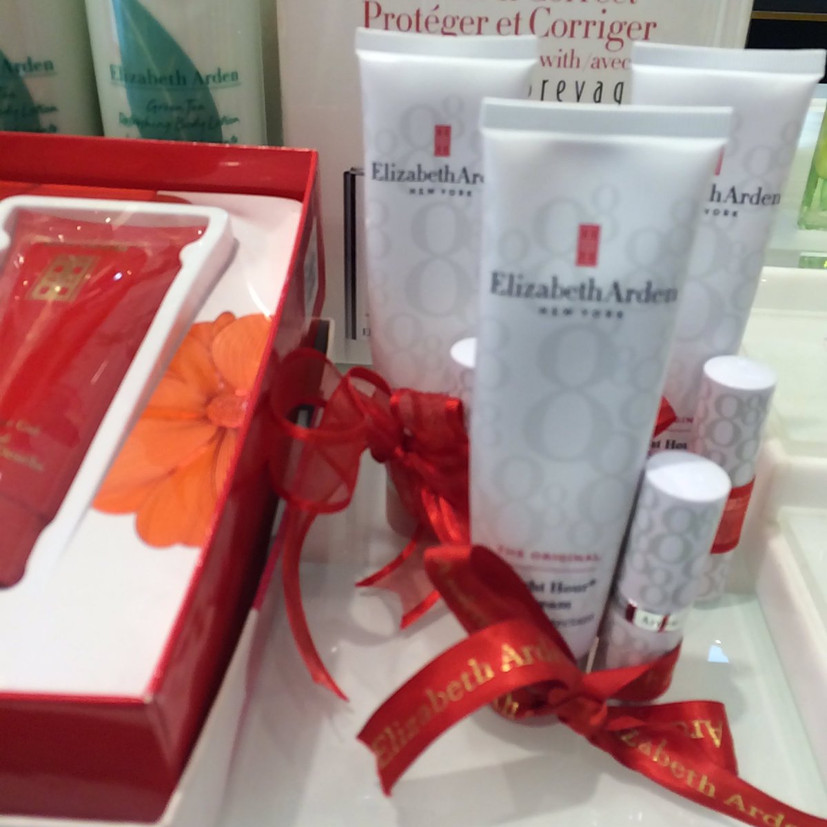 beauteous_you's tweet image. Lawan kekeringan di bibir dan kulit dgn duo #8hour Cream Protectant &amp;amp; Stick Protectant. Save 50% Now only 340k! Berlaku di semua counter✨