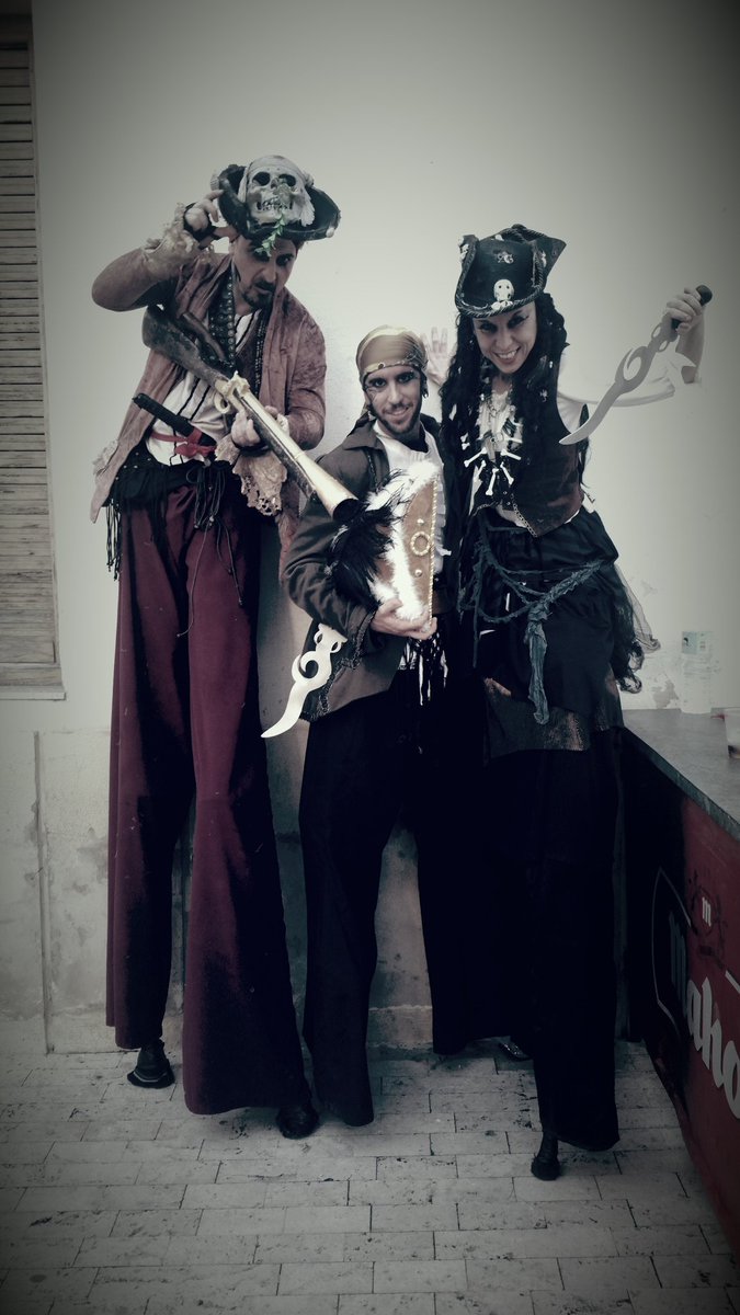 Pyros_spc's tweet image. Gran día vivido junto a la #comparsaberberiscos de #ontinyent. Un año inolvidable les espera. #embajadores2017 #pyrosespectaculos