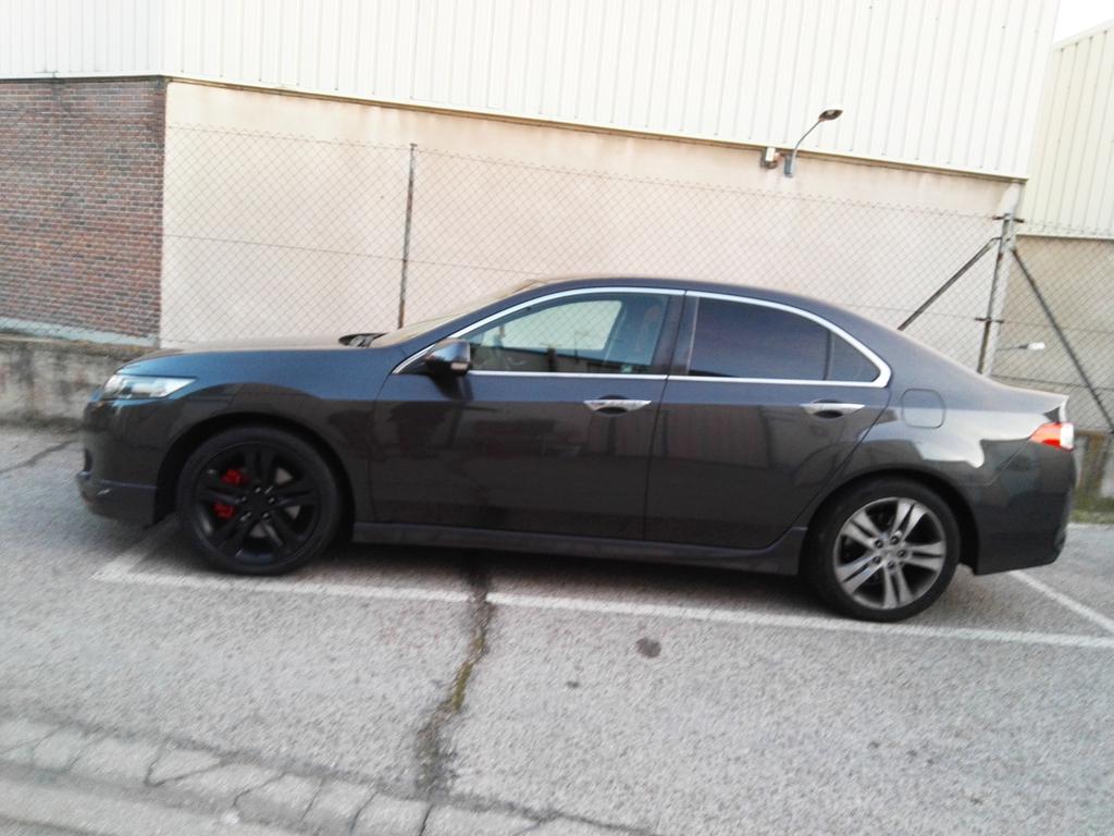Luxurydip's tweet photo. Accord en proceso llantas negras y pinzas en rojo
By Luxurydip Vinilo Líquido https://t.co/ouzwzK1xbT