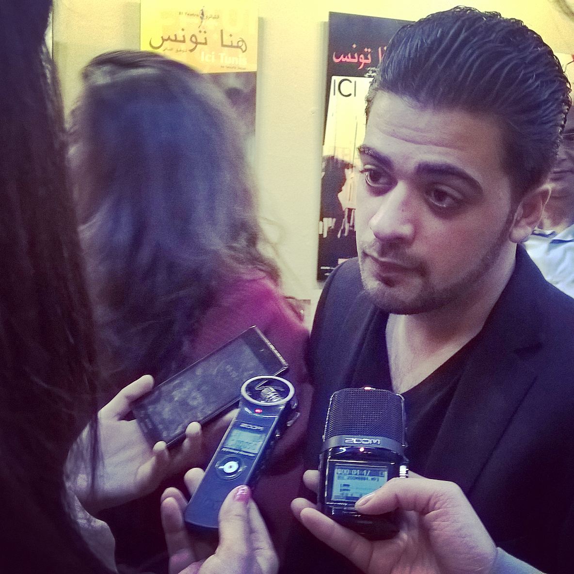 resistartprod's tweet photo. #mehditrabelsi lors des interviews avec les journalistes hier , après la première de #houya https://t.co/d1KlX3slPe