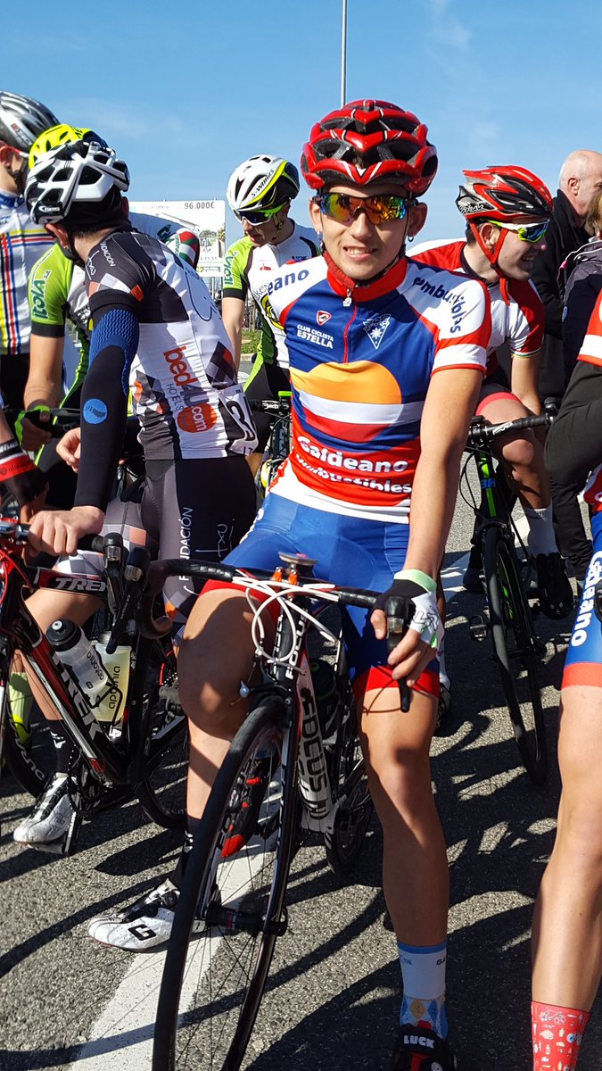 En la salida del XXXIX Circuito San Veremendo <a href="/Miguel01731075/">Mujika!</a>  de <a href="/juniors_cce/">Robert Innova Team</a>  💪🚴 .#Villatuerta