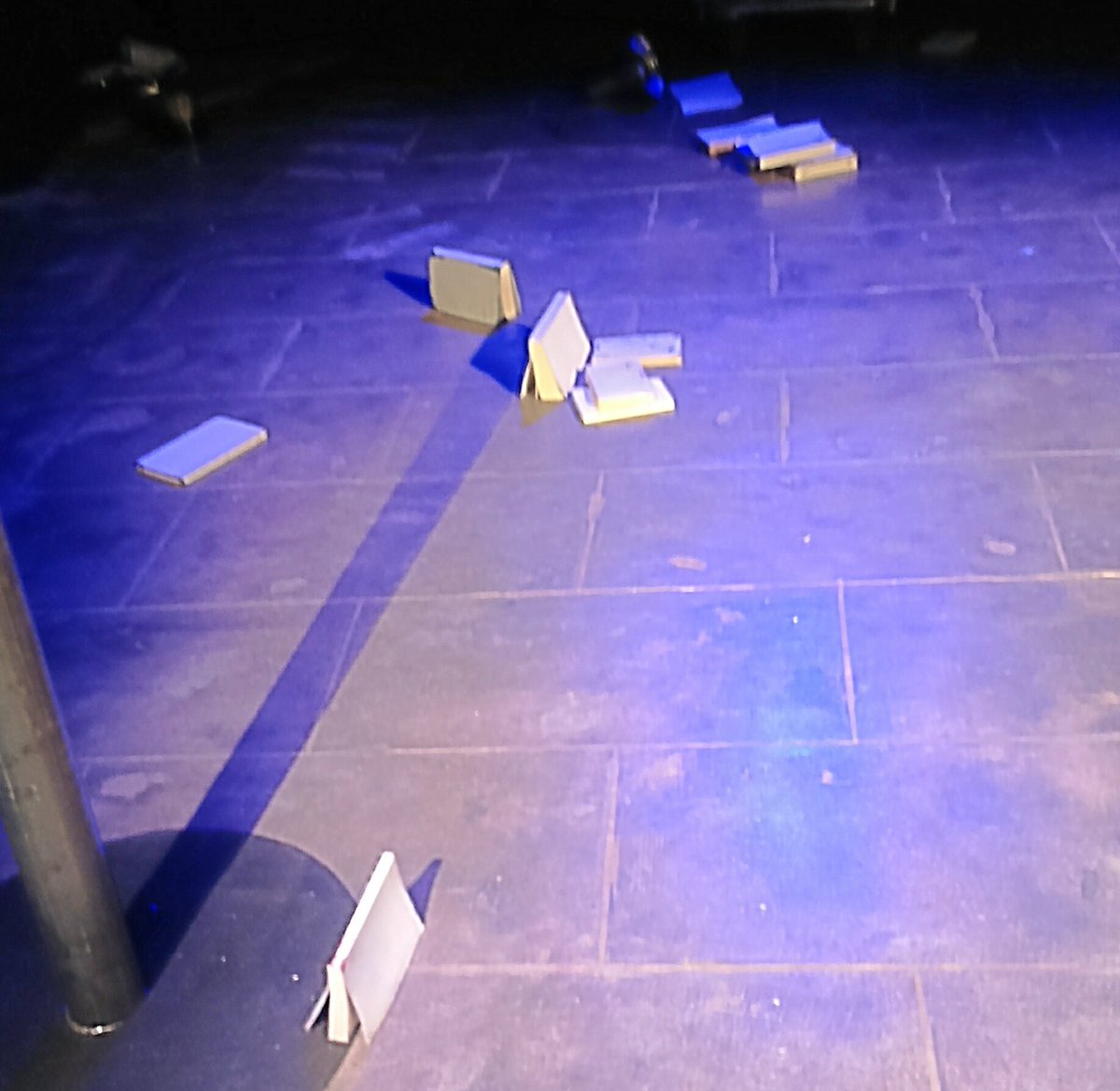petardet's tweet photo. Ahir vaig alucinar al #TeatreEolia 😍😍el q fan amb #Montag451 es sensacional i mereix una vida teatral molt llarga, moltes felicitats!!! 👏👏👏 https://t.co/ZRe3rICZv5