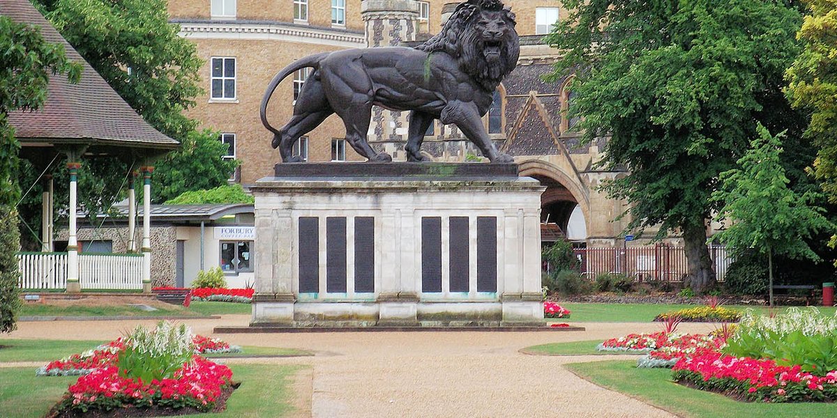 thinkgladfish's tweet image. #Reading offers #investors a stepping stone to #London #property #investment find out more - hubs.ly/H05_zDx0