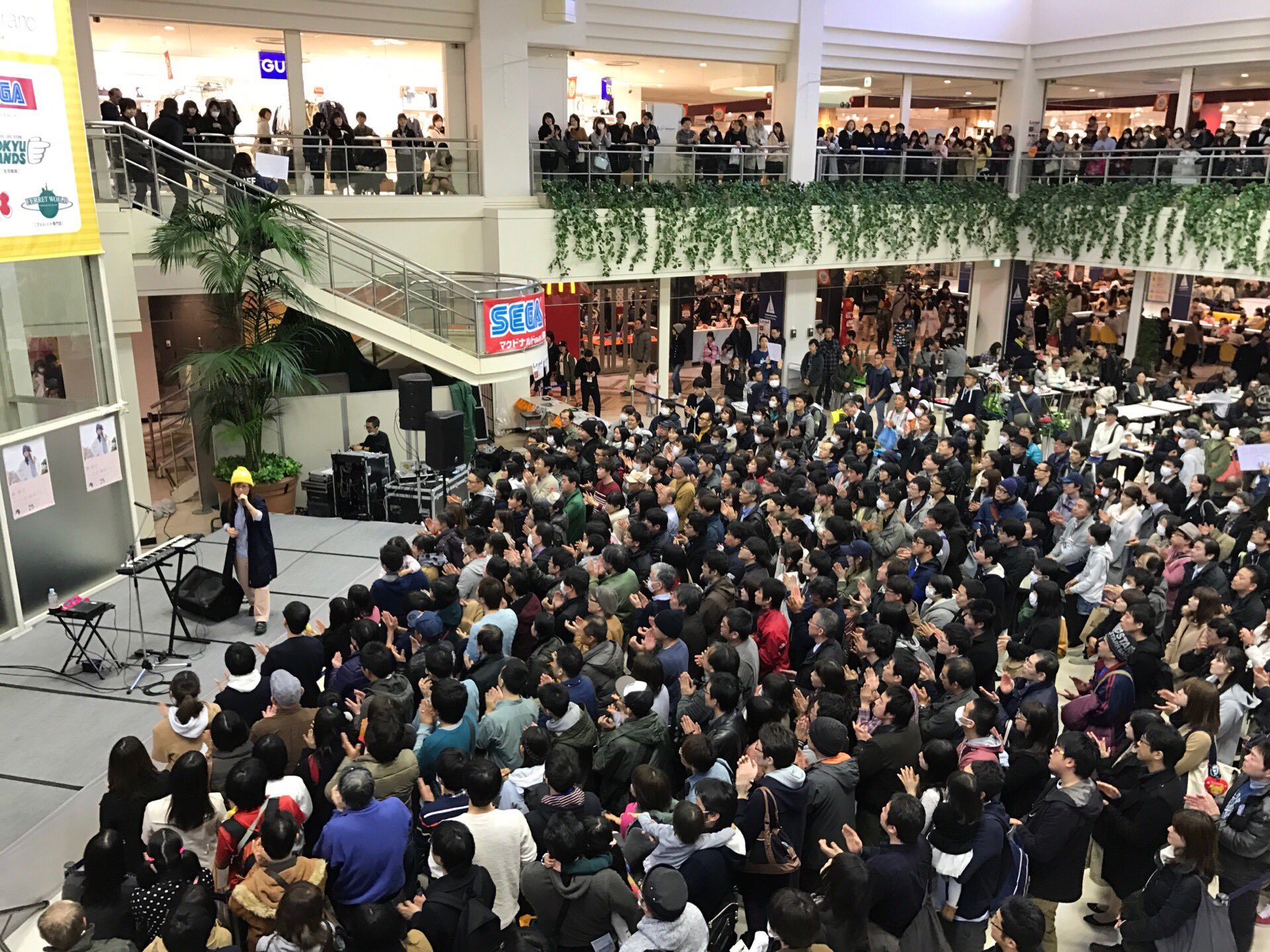 Twitter 上的 奥華子 船橋にある ららぽーとtokyo Bay でのリリースイベント有難うございました 握手会嬉しかったー ふなっしーランドがありました 船橋出身の奥華子もよろしくお願いします キミの花 最後のキス T Co Glumoizwjc Twitter