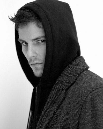 ItsSean_BS's tweet image. *Sean stood at the edge of a building, a block away from the Train tracks. Looking down, at the people that passed it. He turned, walking--