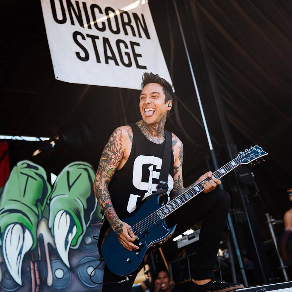 HAPPY BIRTHDAY to one of my fave guitarists of all time, tony perry!!  hope you have a great one! ilysm 