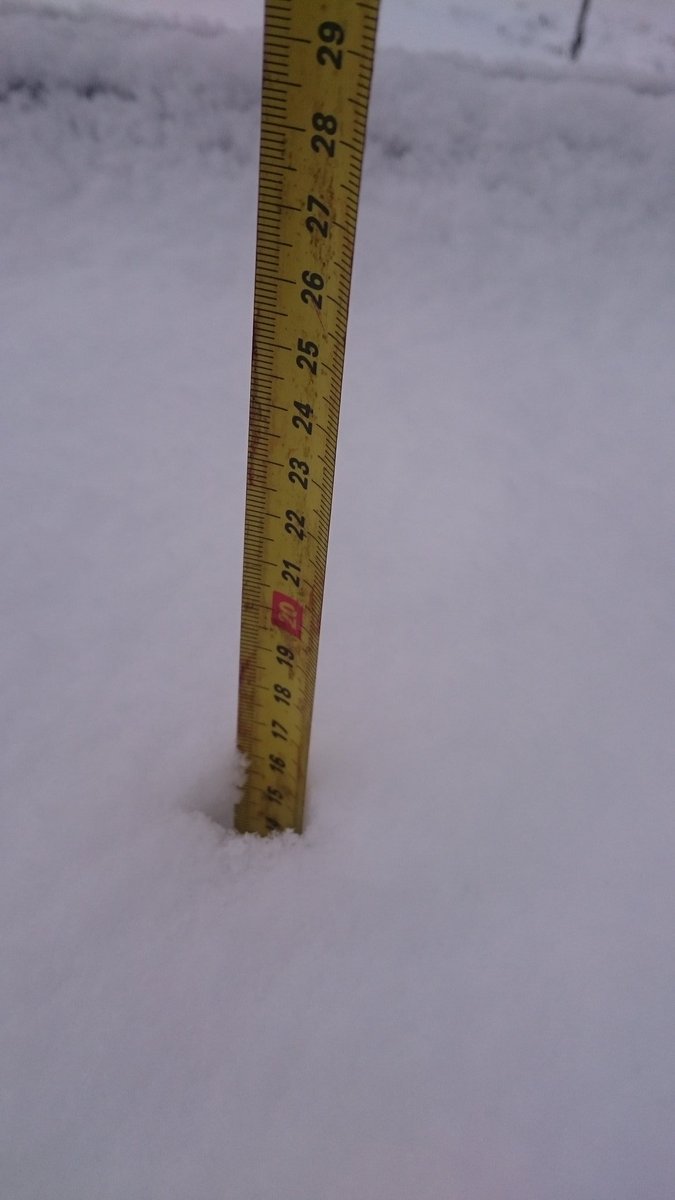 HRarson's tweet image. 16 cm í góðu lagi og byrjað að bráðna.
