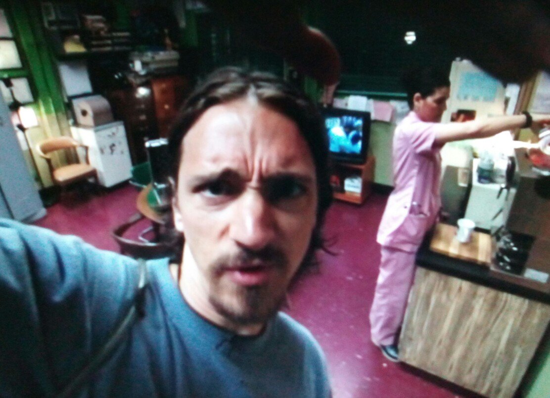 丸山ちえ Er S4の1話の初回オンエアは生放送 で西海岸版と東海岸版が存在していてやたら画質がいいのよ Erを撮影するクルーの１人ルイスを演じているのはgrimmのモンロー役のサイラス ウィアーミッチェル Silas Weir Mitchell 今回からエリザベスも出