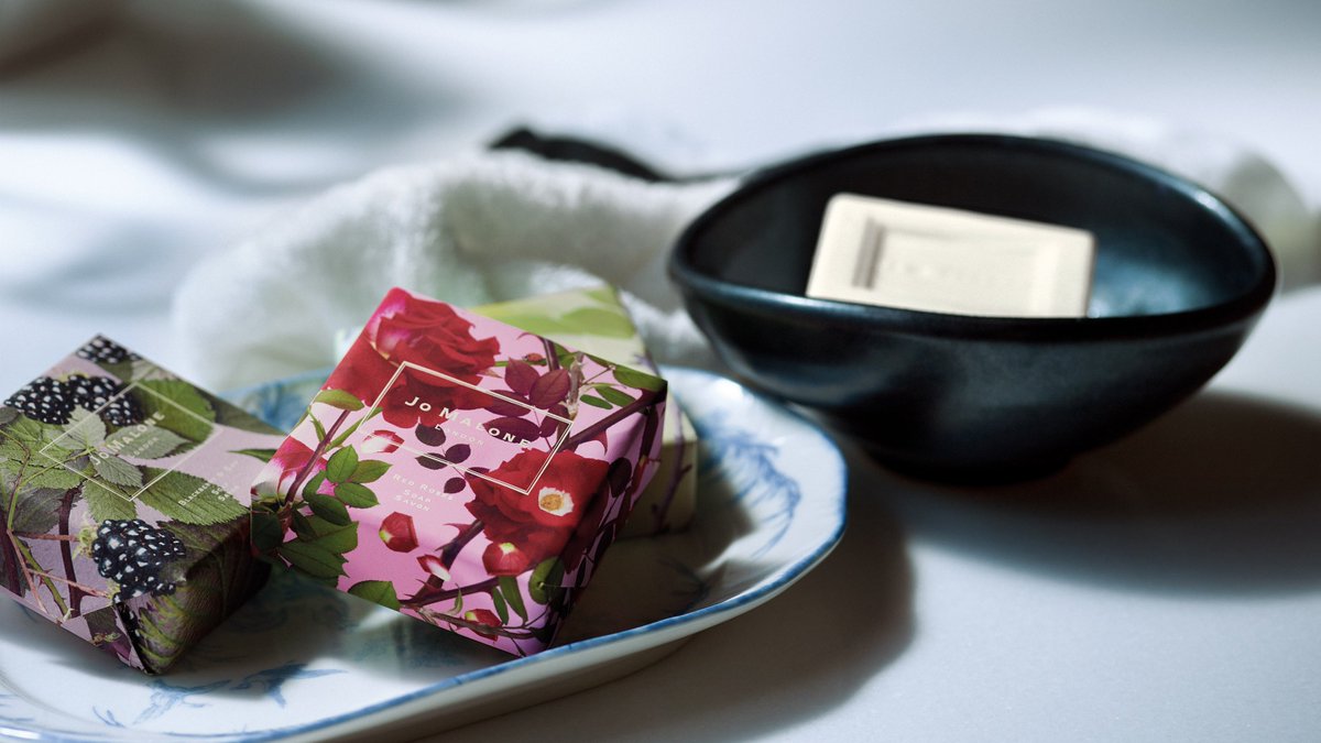 lofficieltr's tweet photo. #JoMalone'un en sevilen ürünleri arasında bulunan #MichaelAngove sabunlarını denediniz mi? https://t.co/MaeYx5tyUR https://t.co/0y52ze4xHI