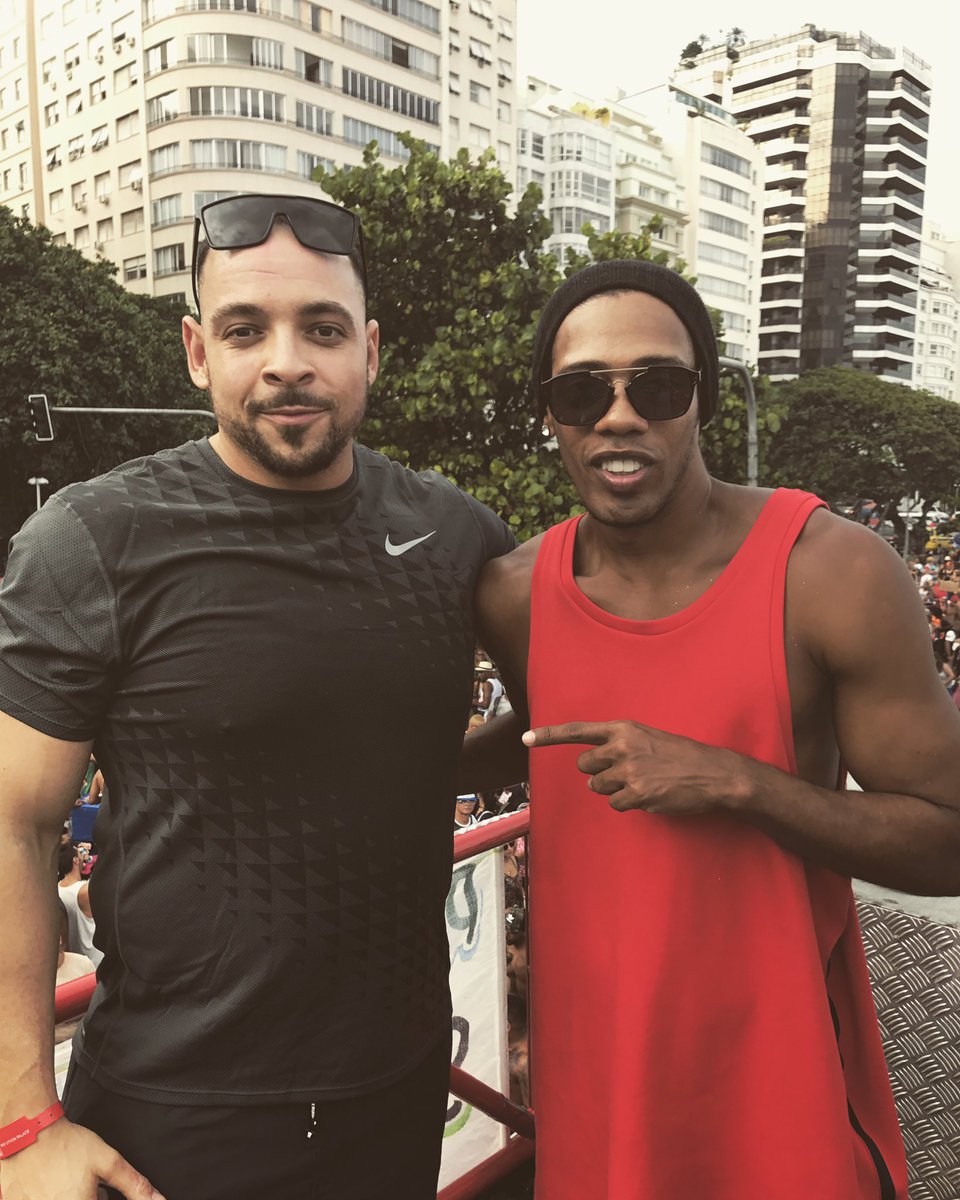 GarfieldHaywar4's tweet photo. With man like @10Ronaldinho @RioCarnival #brazil #legend wish @solardomusic was here doing a set just to top it off 🔊🙋🏼‍♂️🙋🏼‍♂️🇧🇷 https://t.co/JgoXMYHNwQ