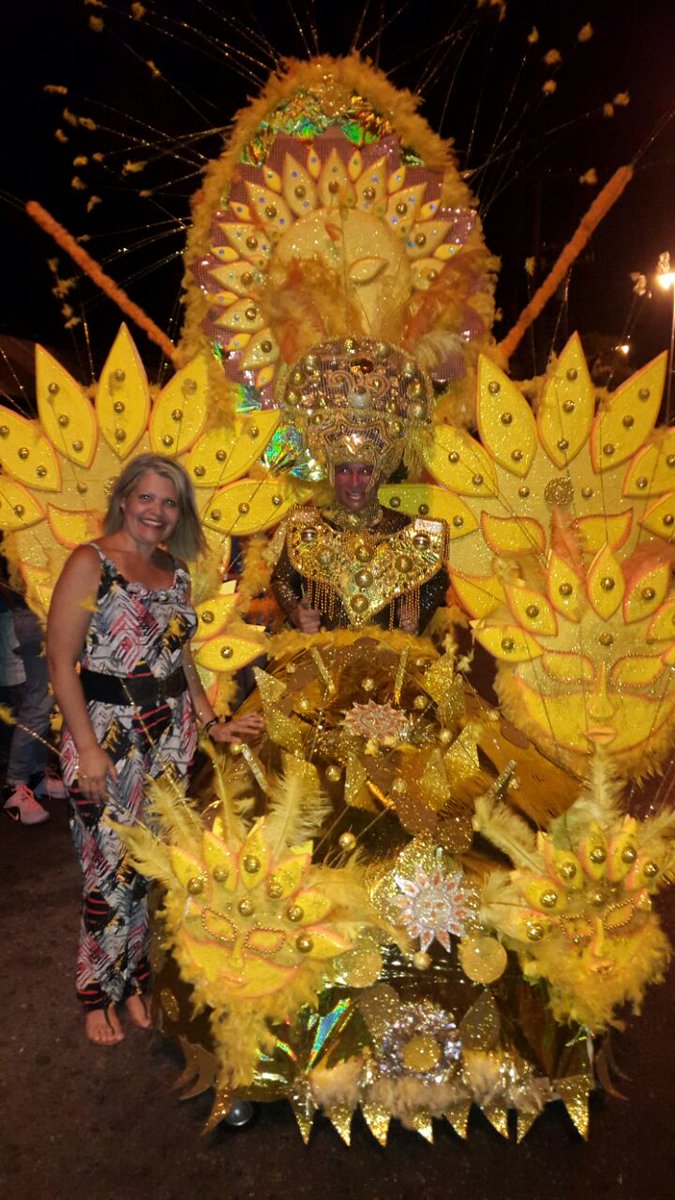 Yiirama's tweet photo. Carnaval Pto Piritu 2017, desfile de fantasías👏👏👏👏👏👏 https://t.co/scHuzN1qnq