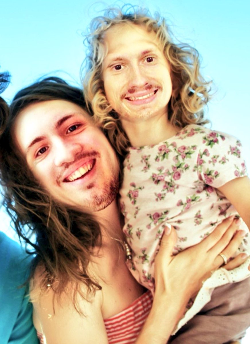 xSqueeZie's tweet photo. Je pense mettre cette photo dans un cadre chez moi. Une si belle amitié mère/fille ❤ (cc @laink &amp; @terracid) https://t.co/fbXAYsfepb