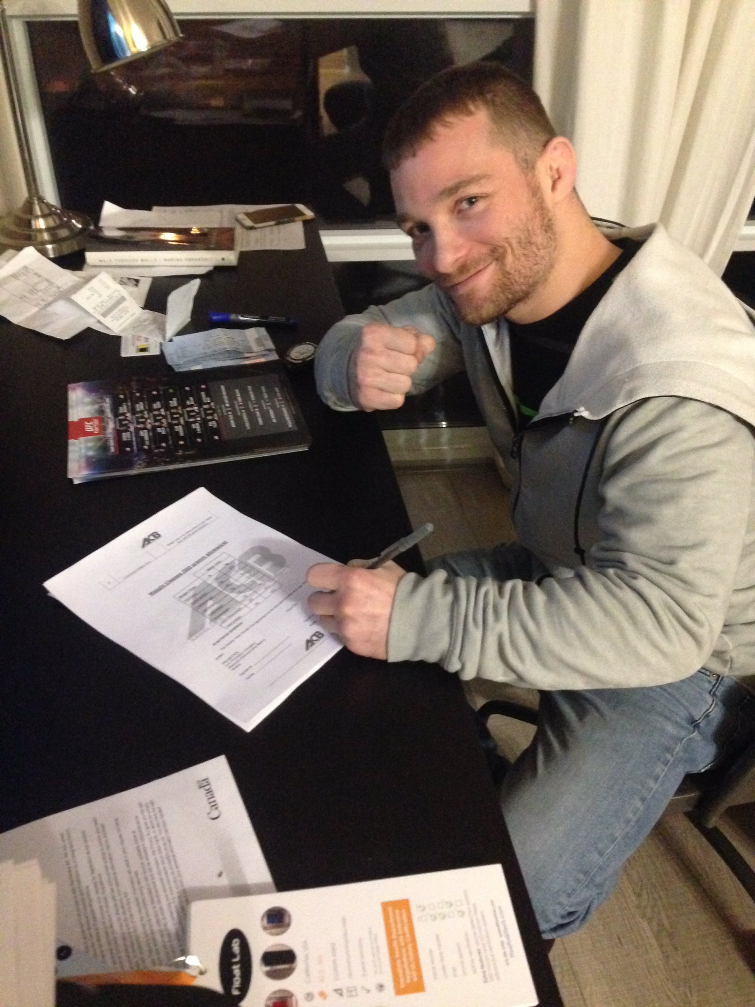 Zach Makovsky and Elvis Mutapcic signs with ACB C5m10-EWAAANsNx