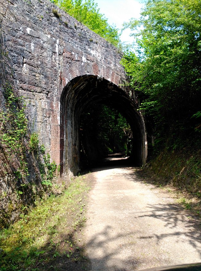 pozuespinos's tweet image. Paseando por la vía verde de #Lloreo: siguiendo los pasos del antiguo #ferrocarril  #Minería #PatrimonioIndustrial
territoriomuseo.com/noticias/show/…