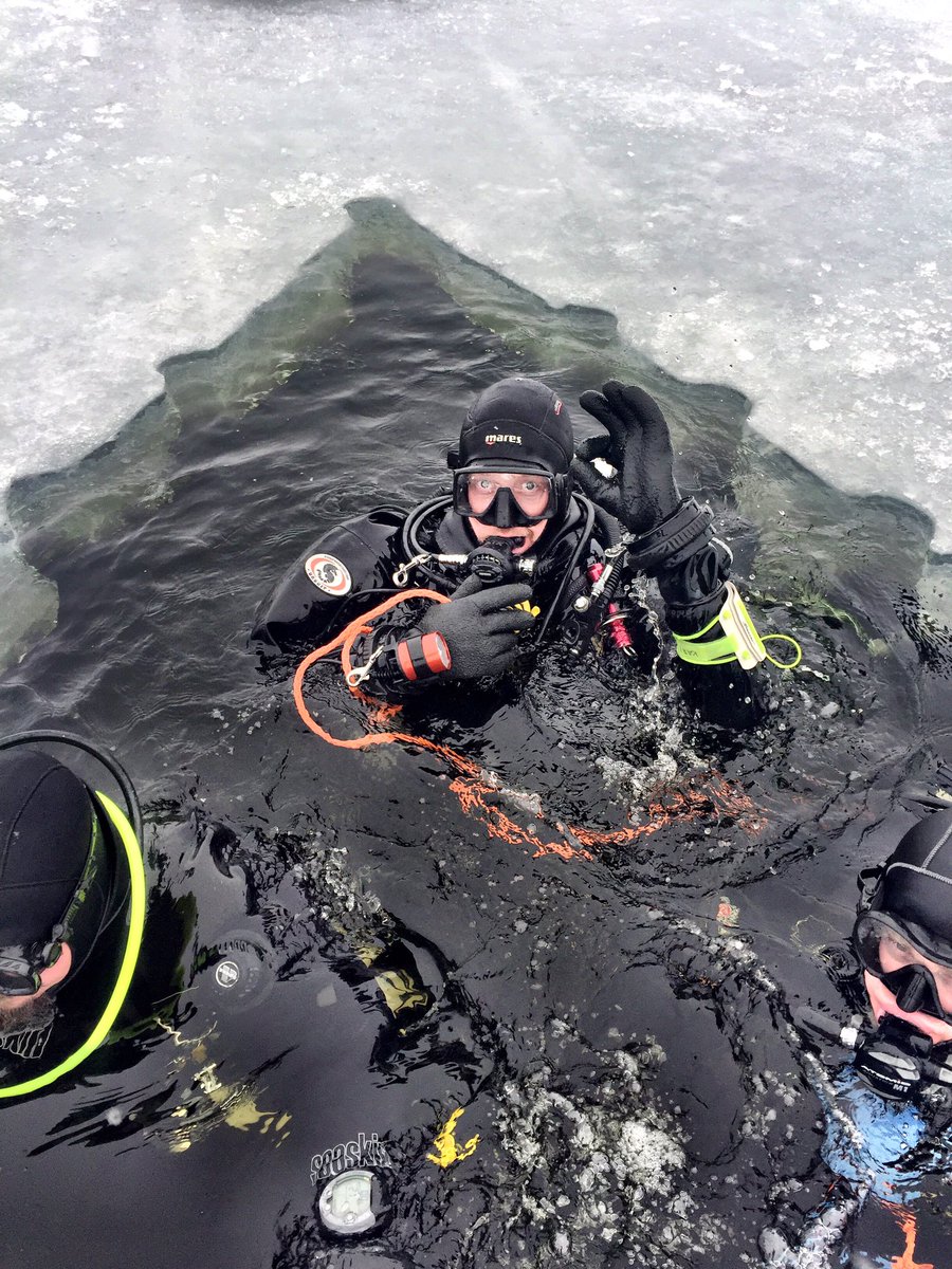 Kartsa73's tweet photo. Ice diving with my students #icediving #ewdive #padi #visitpaijanne #päijänne https://t.co/5c7WTUEZiK