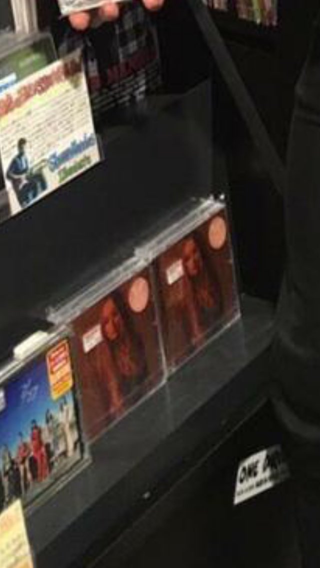 SabrinaCBrasil1's tweet photo. Espero que ele compre o álbum da Sabrina https://t.co/GsTMi1l7Ex