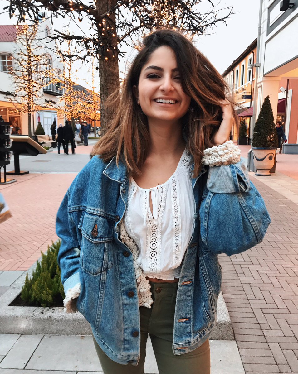 IschtarIsik's tweet photo. happiness overload ✨ https://t.co/CRMxeEc70t