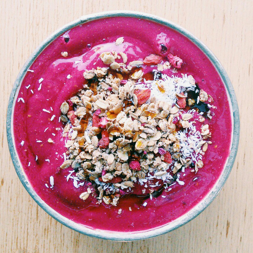WeighLossDrinks's tweet photo. Pink smoothiebowl https://t.co/EiyRyfZddA https://t.co/gjgLXryQVu