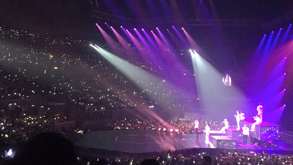 pcwhy's tweet photo. 170226 EXORDIUM IN MANILA
One night. One fangirl. One group. One fandom. We are One.
EXO, saranghaja! 💜
@happeesy @Vernon_Go @PULPLiveWorld https://t.co/GiMimbacyO