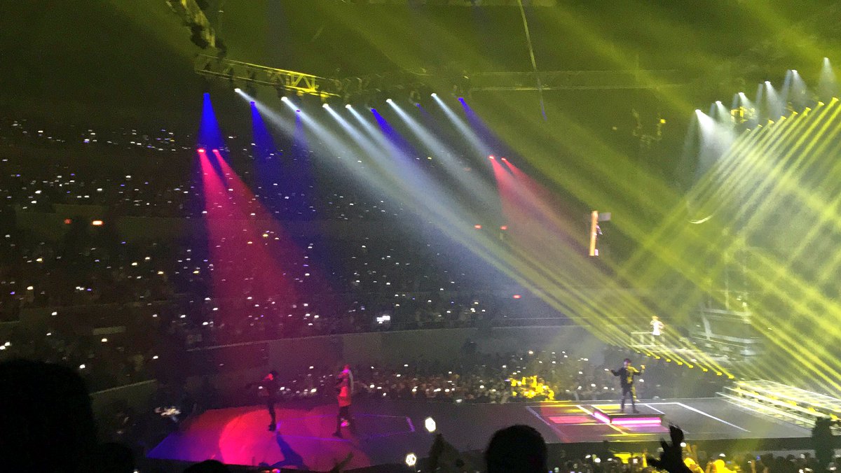 pcwhy's tweet photo. 170226 EXORDIUM IN MANILA
One night. One fangirl. One group. One fandom. We are One.
EXO, saranghaja! 💜
@happeesy @Vernon_Go @PULPLiveWorld https://t.co/GiMimbacyO
