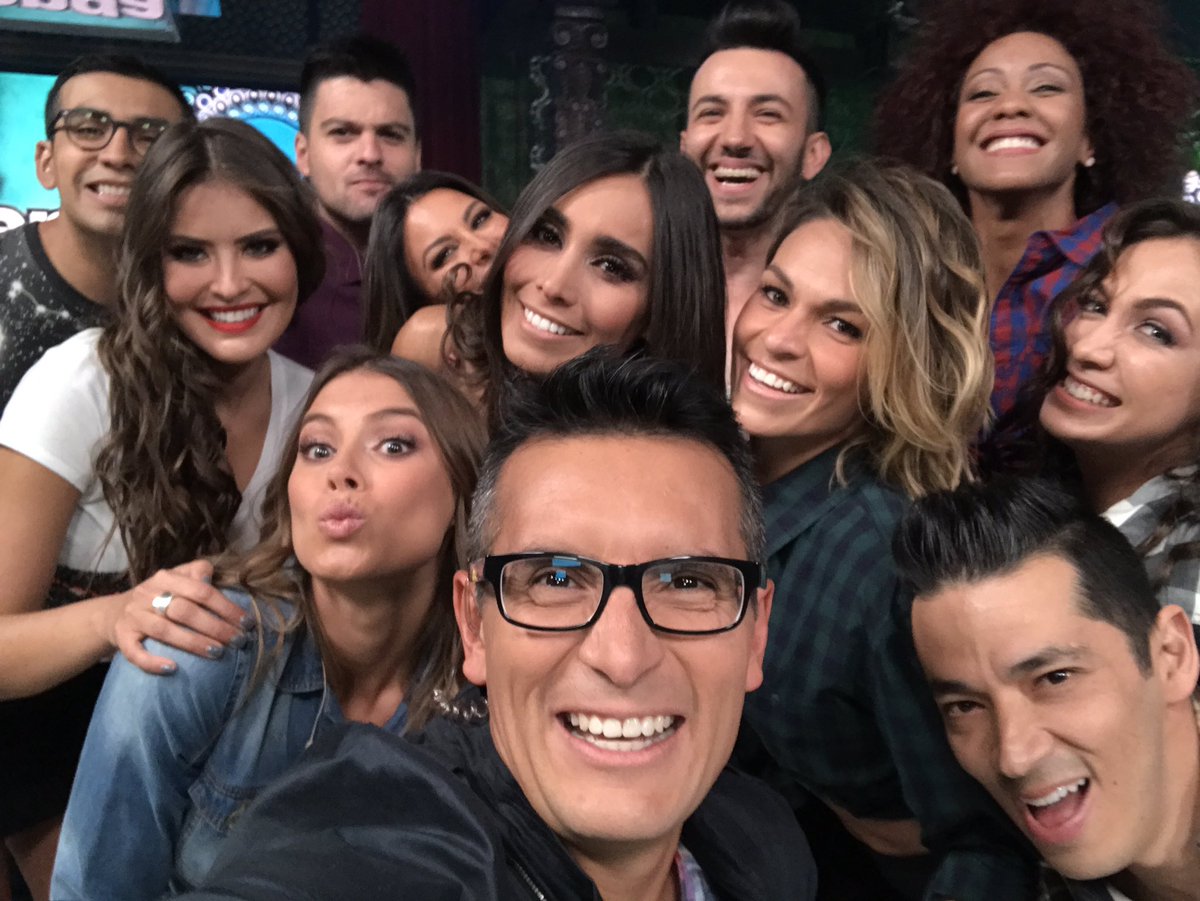 SERGESEPULVEDA's tweet photo. Los esperamos en Venga el domingo a las 2pm 

Entrada libre por @AztecaTrece https://t.co/QW2ycT3diS