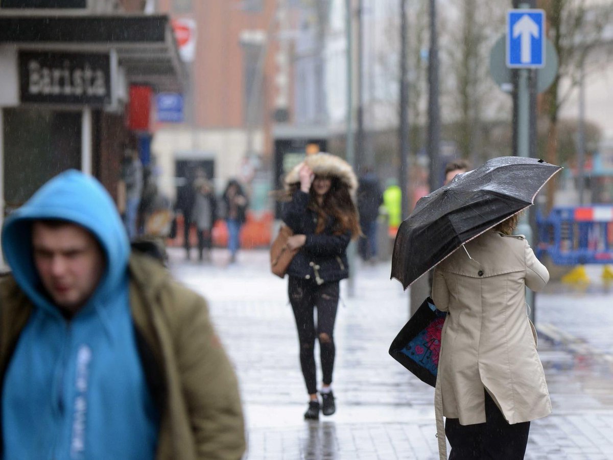 SunderlandEcho's tweet image. #StormDoris replaced by #StormEwan as windy weather continues. trib.al/wCIGZkz @MetOffice #NorthEAST