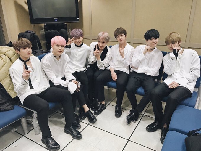 butuh_tamasya's tweet photo. Show Champion
M! Countdown
Music Bank
Inkigayo
🏆✨🏆✨🏆✨🏆
#봄날4thWin
#SpringDay4rdWin
#방탄소년단
#BTS
@yoongiceu suami2 kita luar biasa jek:") https://t.co/smNwFrWsNv