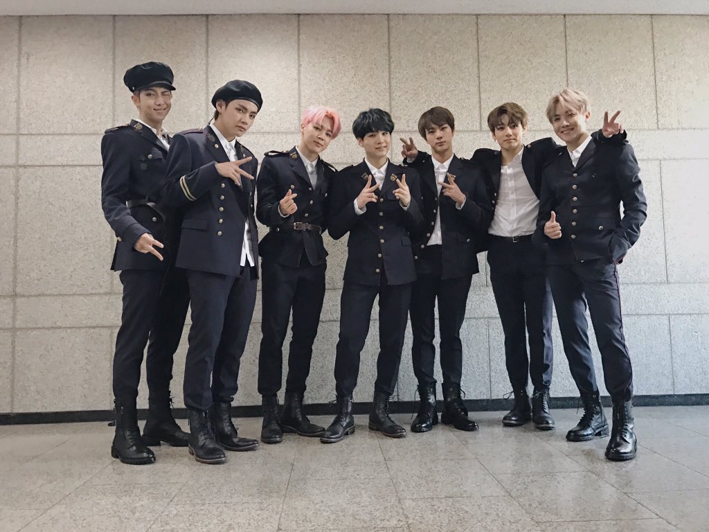 butuh_tamasya's tweet photo. Show Champion
M! Countdown
Music Bank
Inkigayo
🏆✨🏆✨🏆✨🏆
#봄날4thWin
#SpringDay4rdWin
#방탄소년단
#BTS
@yoongiceu suami2 kita luar biasa jek:") https://t.co/smNwFrWsNv