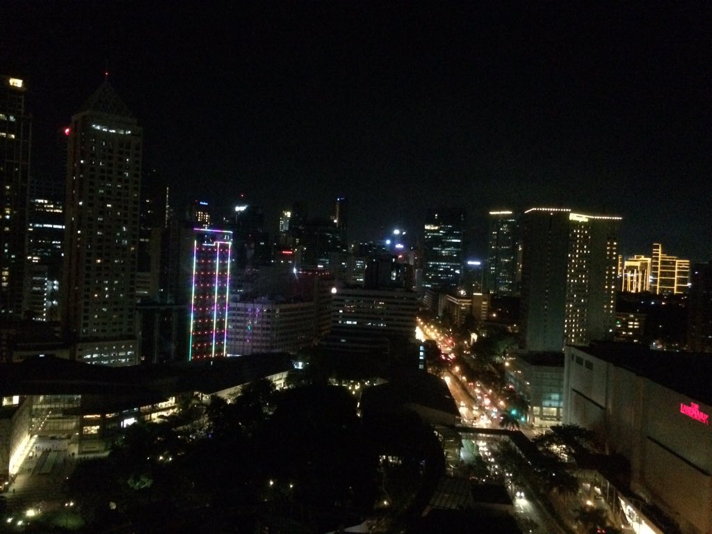 KatherineBH's tweet photo. Unplanned trips are the best trips. Short escape to #Manila where I keep a big chunk of my ❤️. Look at this #density. #Makati #urbanism https://t.co/y6iXh9X3JJ