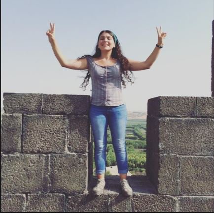 Eylem Ataş IŞİD'e karşı savaşta hayatını kaybetti. Cenazesi 101 gün sınırda bekletildi
#Muzaffer50GündürSınırda