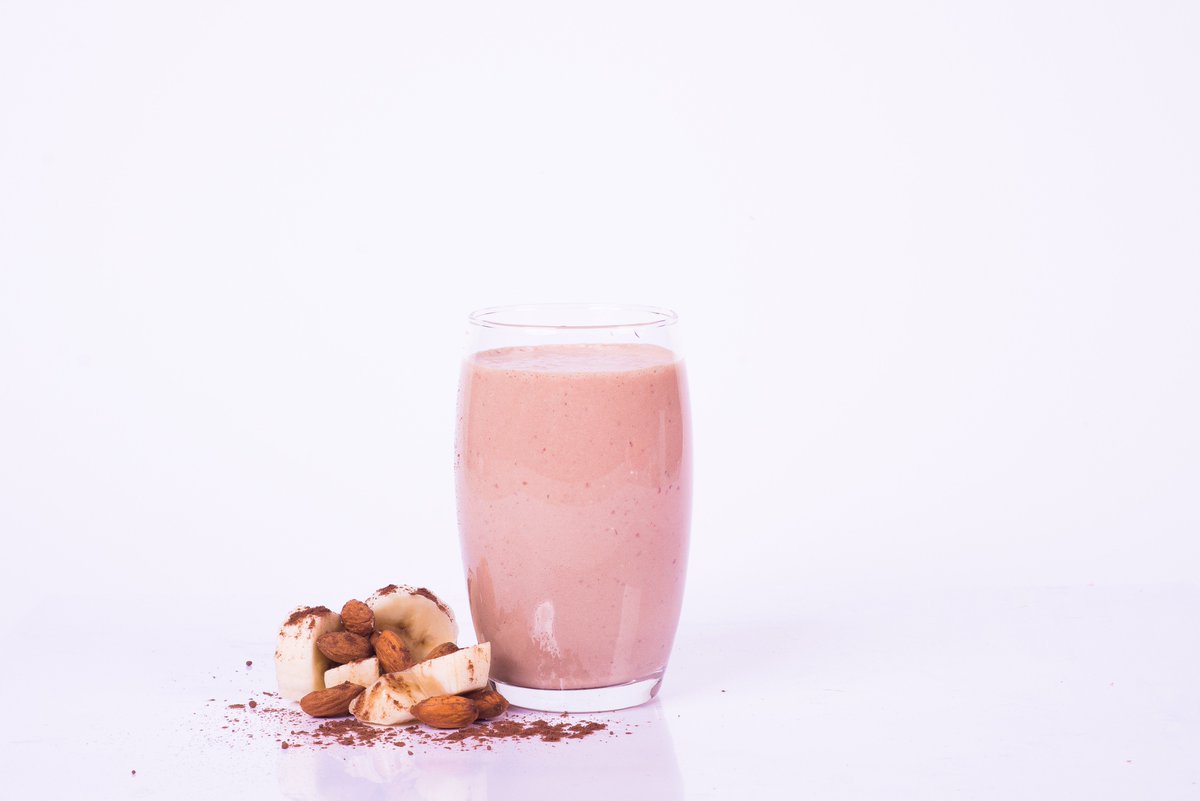 SaladBox_UK's tweet photo. It's Smoothie Sunday here at Salad Box &amp; today it's got to be Cacao &amp; Banana to end the week! #smoothie #Londonislovinit #healthylifestyle https://t.co/8KsGYSjlLi